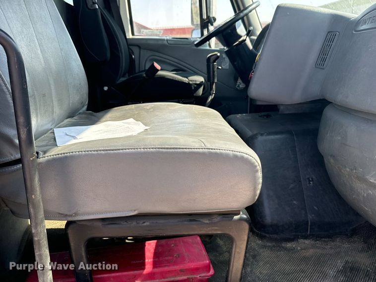 image for item DX3698 2007 International  8600 semi truck