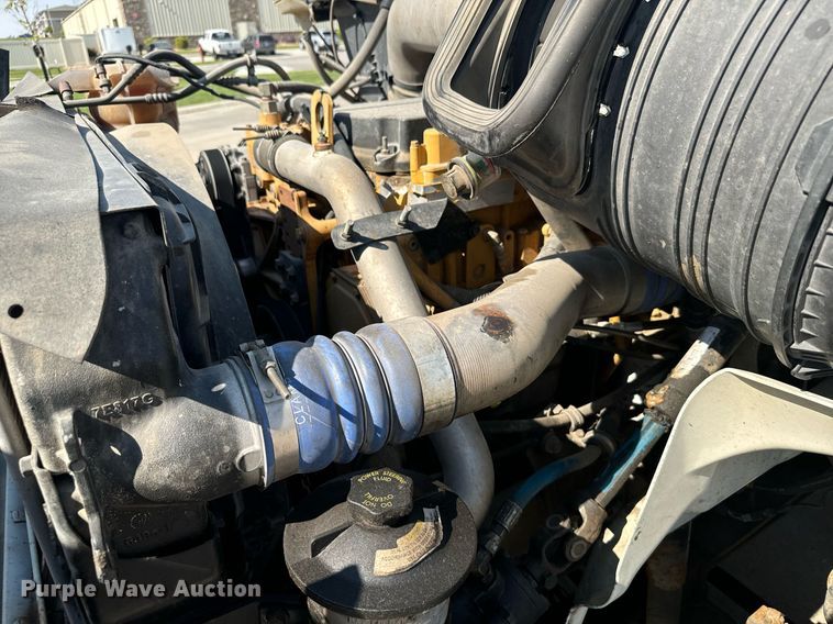 image for item DX3698 2007 International  8600 semi truck