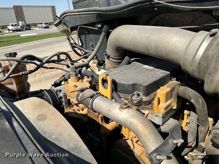 image for item DX3698 2007 International  8600 semi truck