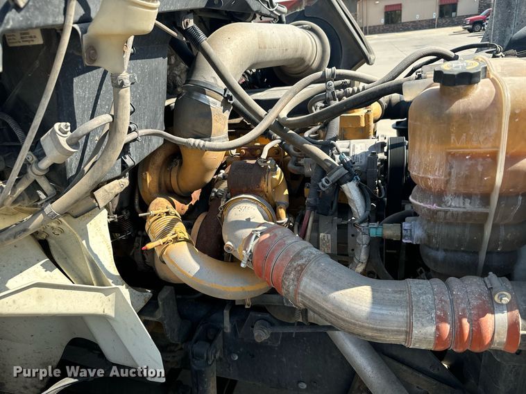 image for item DX3698 2007 International  8600 semi truck