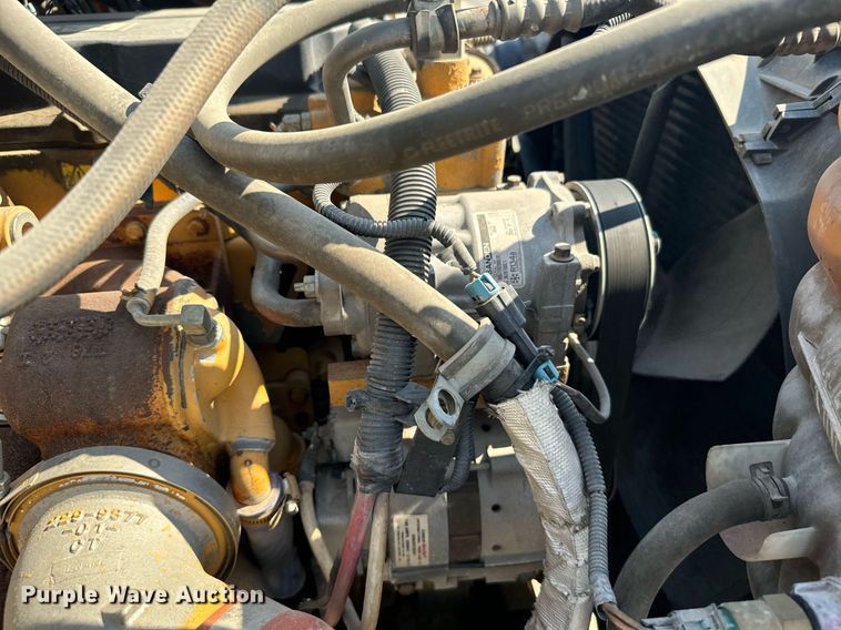 image for item DX3698 2007 International  8600 semi truck