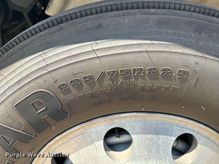 image for item DX3698 2007 International  8600 semi truck