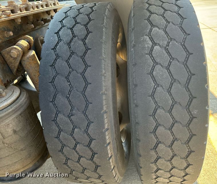 image for item DX3698 2007 International  8600 semi truck