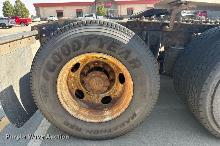 image for item DX3698 2007 International  8600 semi truck