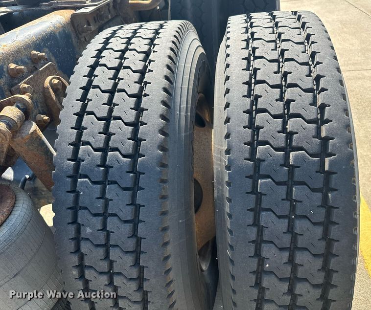 image for item DX3698 2007 International  8600 semi truck