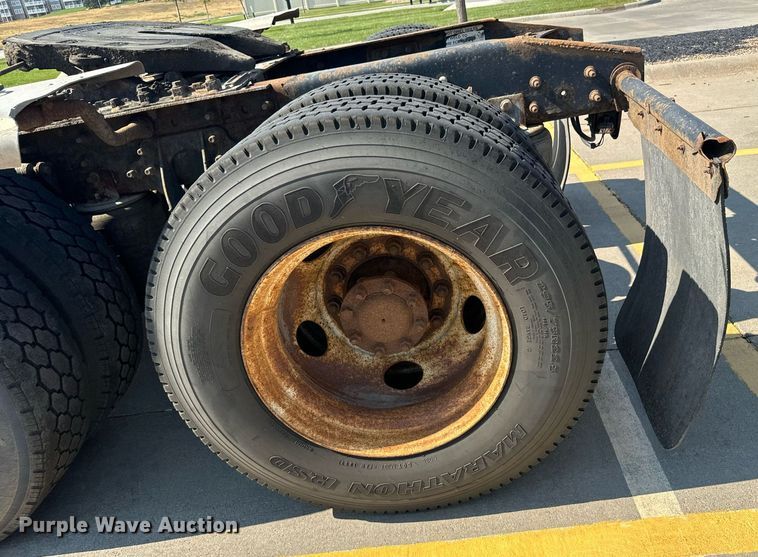 image for item DX3698 2007 International  8600 semi truck