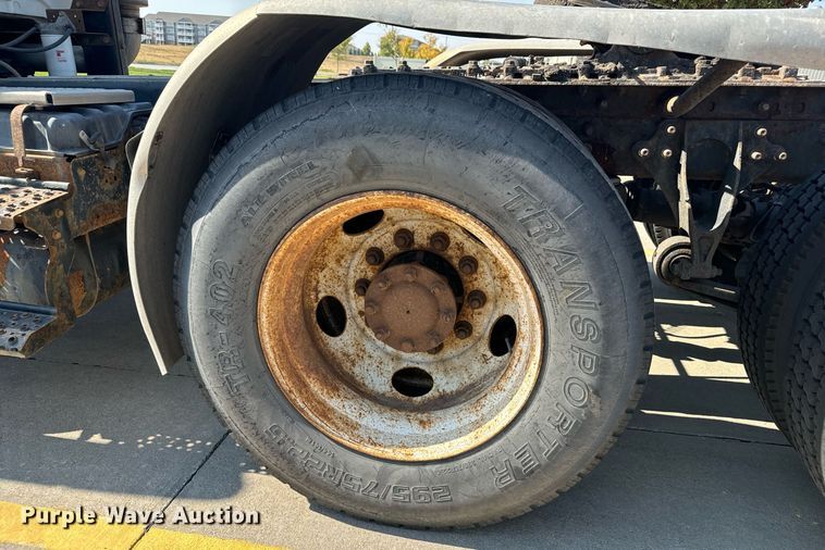 image for item DX3698 2007 International  8600 semi truck