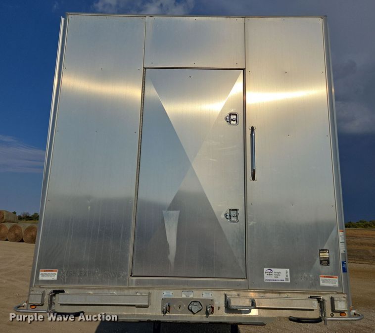 image for item EE7831 2021 Extreme side curtain trailer