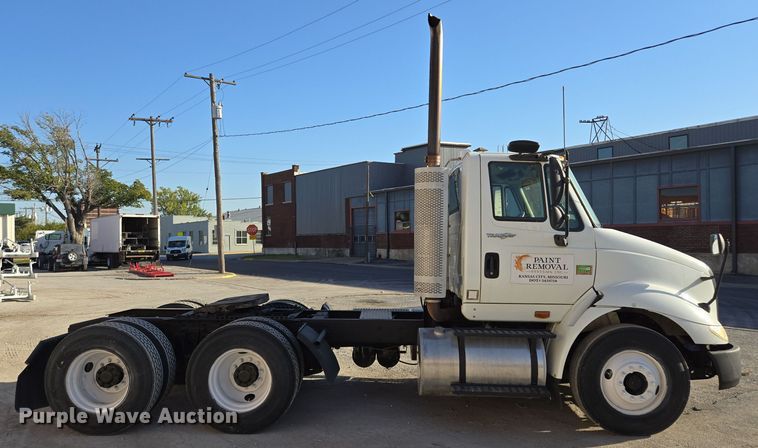 image for item EE8568 2010 International  8600 semi truck