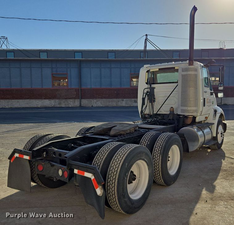 image for item EE8568 2010 International  8600 semi truck