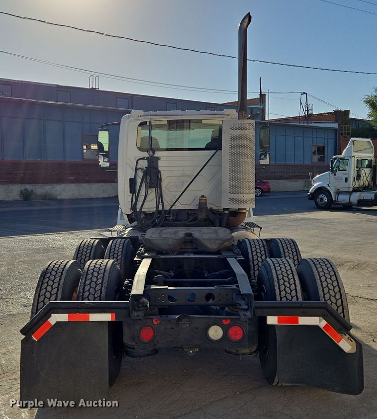image for item EE8568 2010 International  8600 semi truck