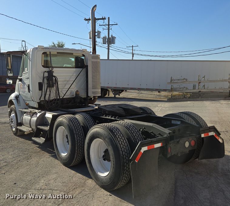 image for item EE8568 2010 International  8600 semi truck