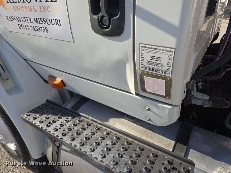 image for item EE8568 2010 International  8600 semi truck