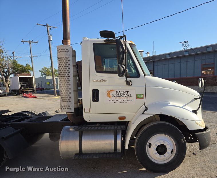image for item EE8568 2010 International  8600 semi truck