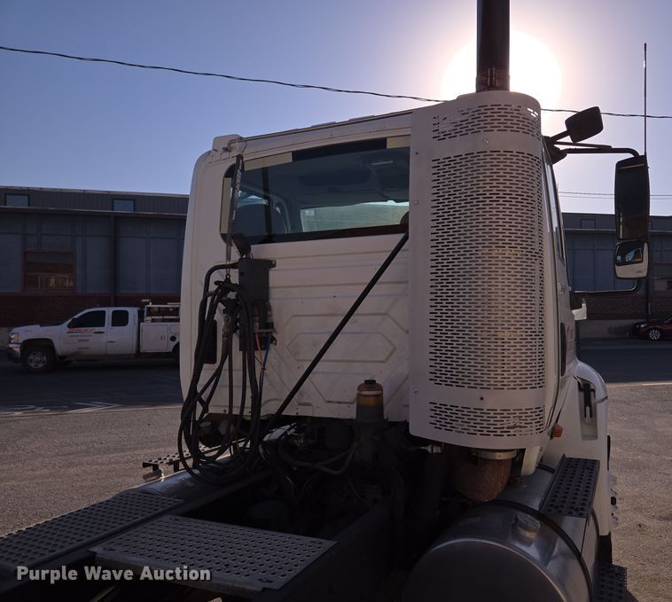 image for item EE8568 2010 International  8600 semi truck