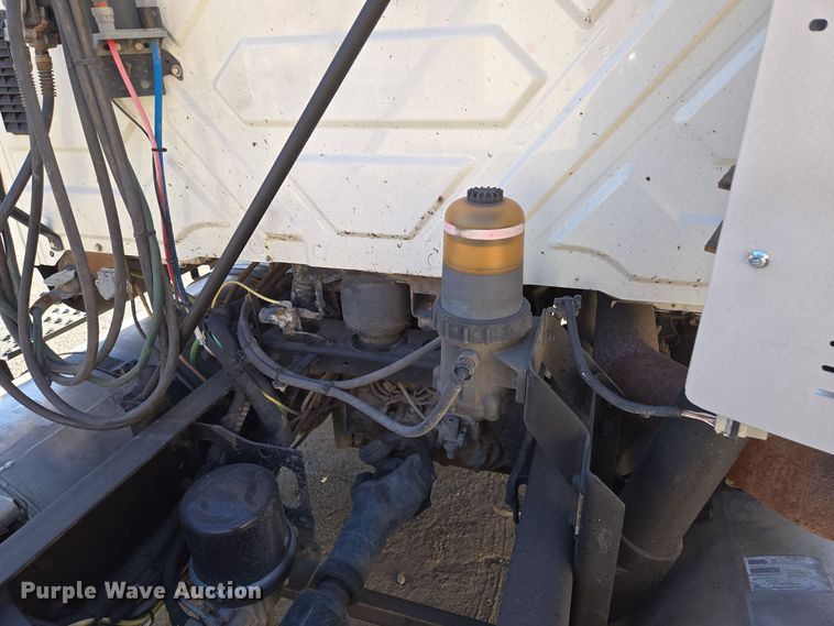 image for item EE8568 2010 International  8600 semi truck