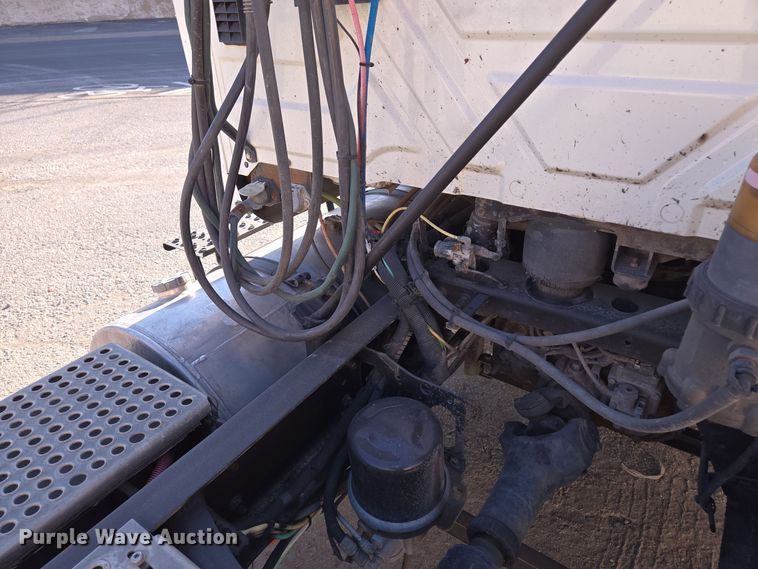 image for item EE8568 2010 International  8600 semi truck