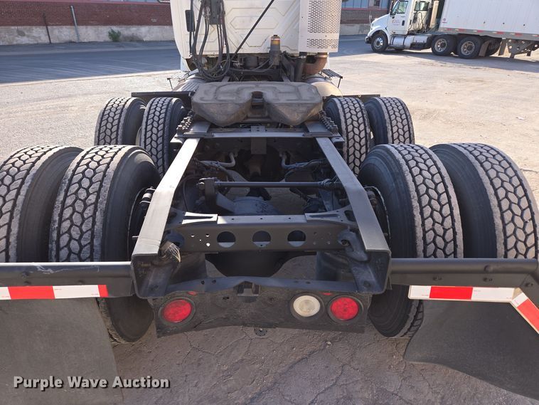 image for item EE8568 2010 International  8600 semi truck