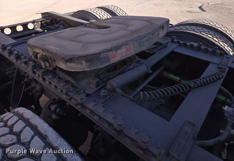 image for item EE8568 2010 International  8600 semi truck