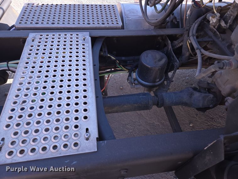 image for item EE8568 2010 International  8600 semi truck