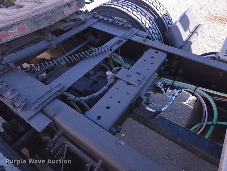 image for item EE8568 2010 International  8600 semi truck