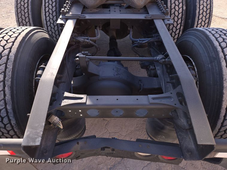 image for item EE8568 2010 International  8600 semi truck