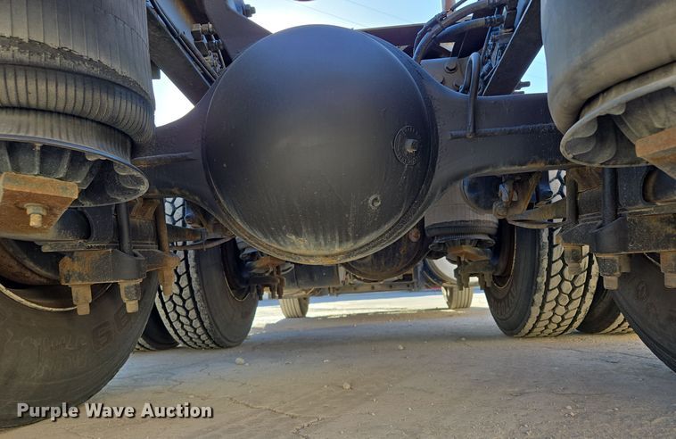 image for item EE8568 2010 International  8600 semi truck