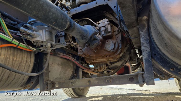 image for item EE8568 2010 International  8600 semi truck