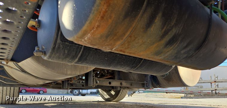 image for item EE8568 2010 International  8600 semi truck