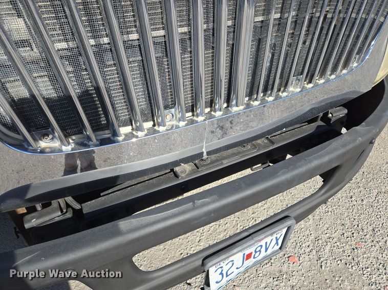 image for item EE8568 2010 International  8600 semi truck