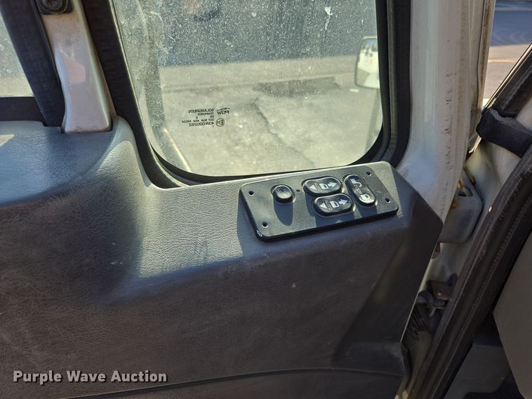 image for item EE8568 2010 International  8600 semi truck