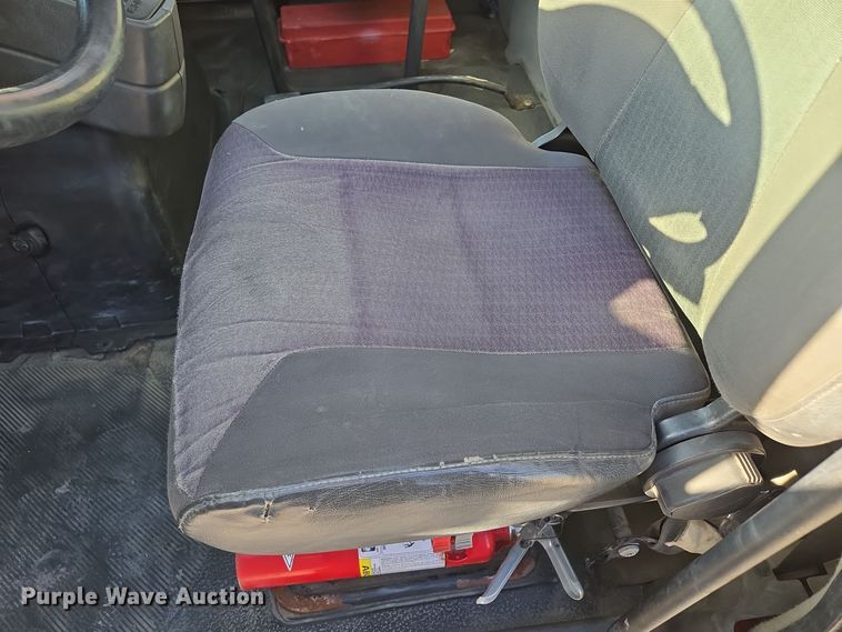 image for item EE8568 2010 International  8600 semi truck