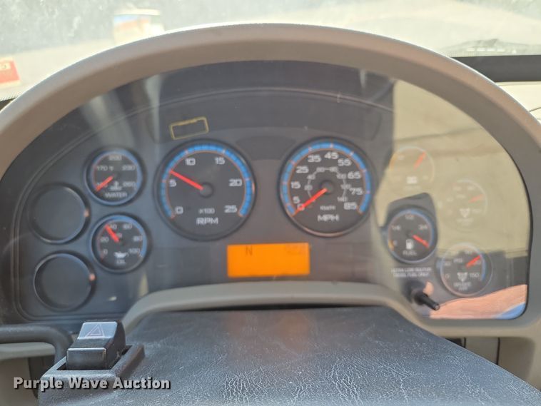 image for item EE8568 2010 International  8600 semi truck