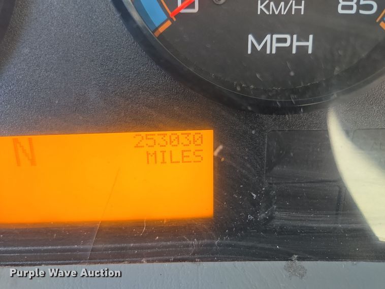 image for item EE8568 2010 International  8600 semi truck