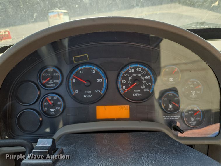 image for item EE8568 2010 International  8600 semi truck