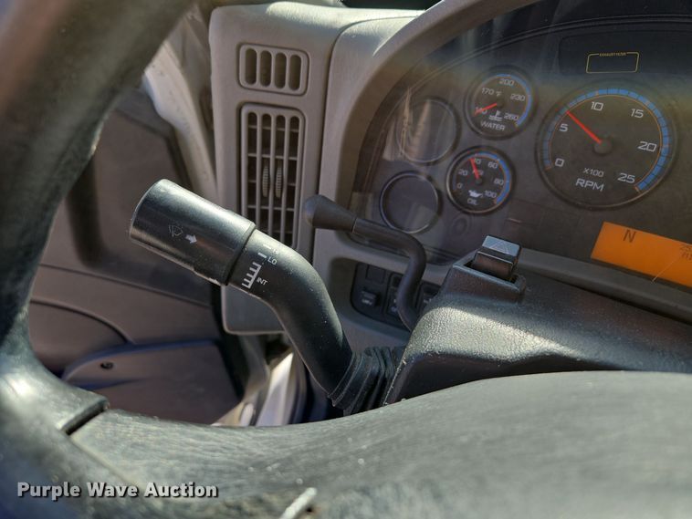 image for item EE8568 2010 International  8600 semi truck