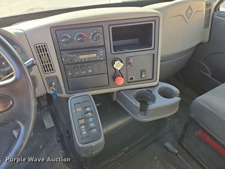 image for item EE8568 2010 International  8600 semi truck