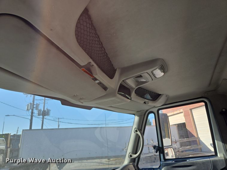 image for item EE8568 2010 International  8600 semi truck