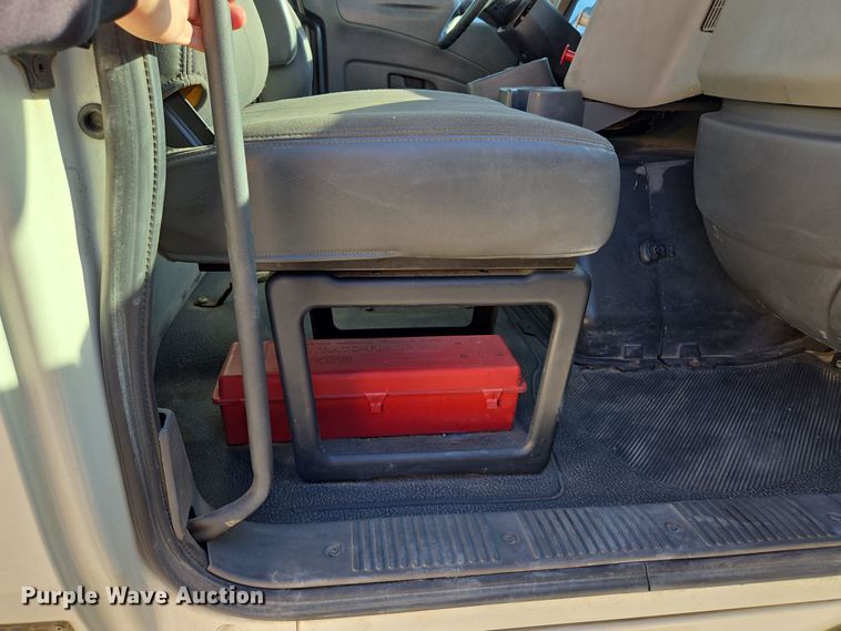 image for item EE8568 2010 International  8600 semi truck