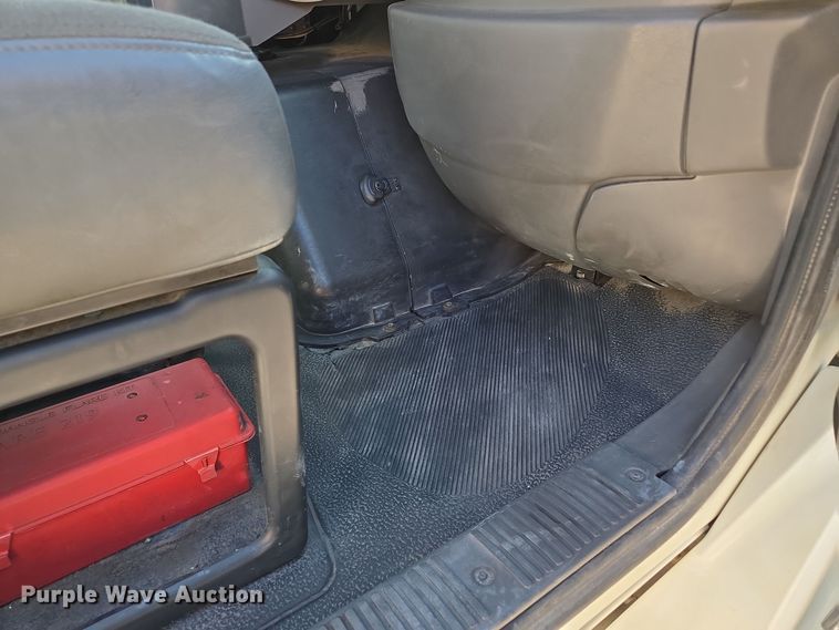 image for item EE8568 2010 International  8600 semi truck