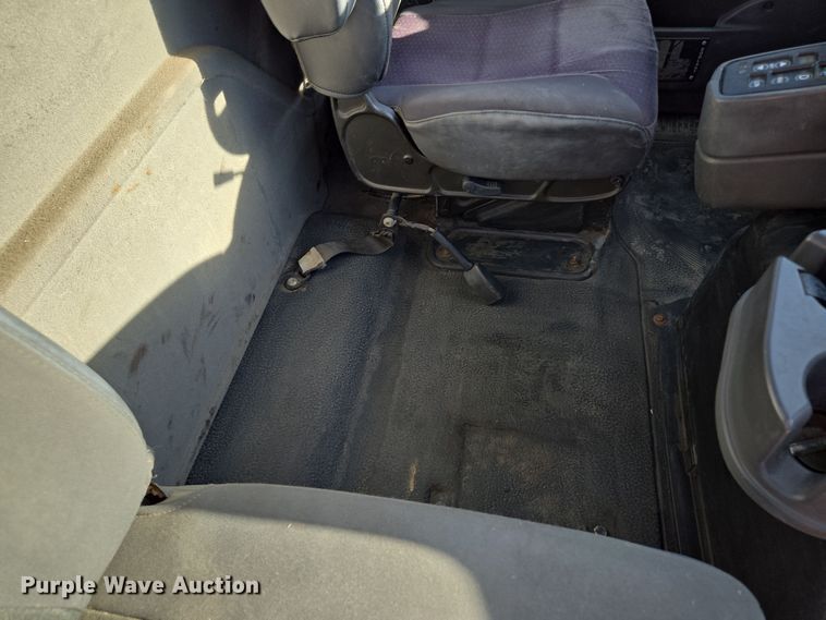 image for item EE8568 2010 International  8600 semi truck