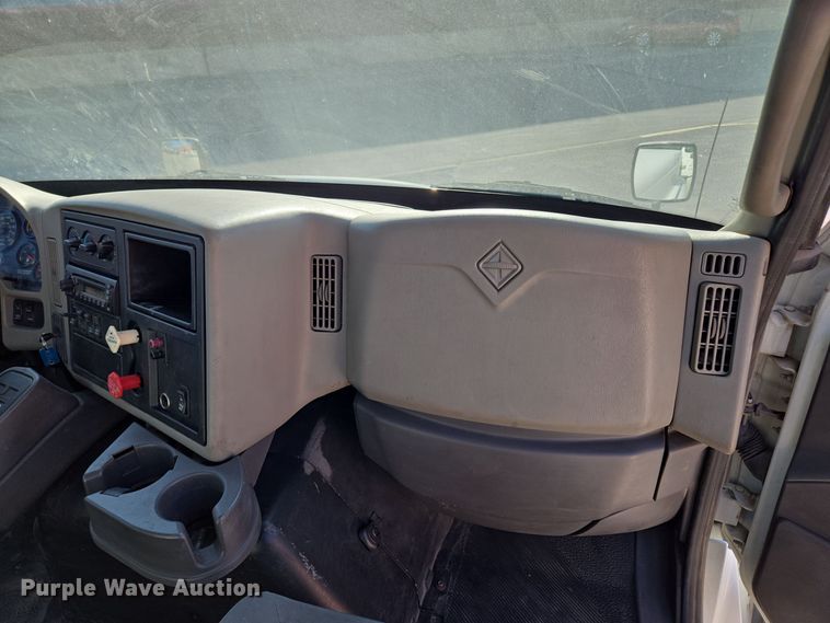 image for item EE8568 2010 International  8600 semi truck