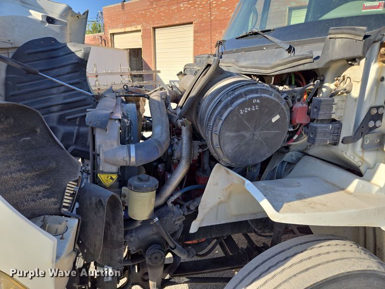 image for item EE8568 2010 International  8600 semi truck