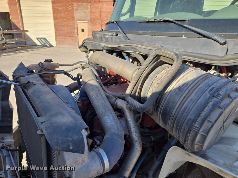 image for item EE8568 2010 International  8600 semi truck