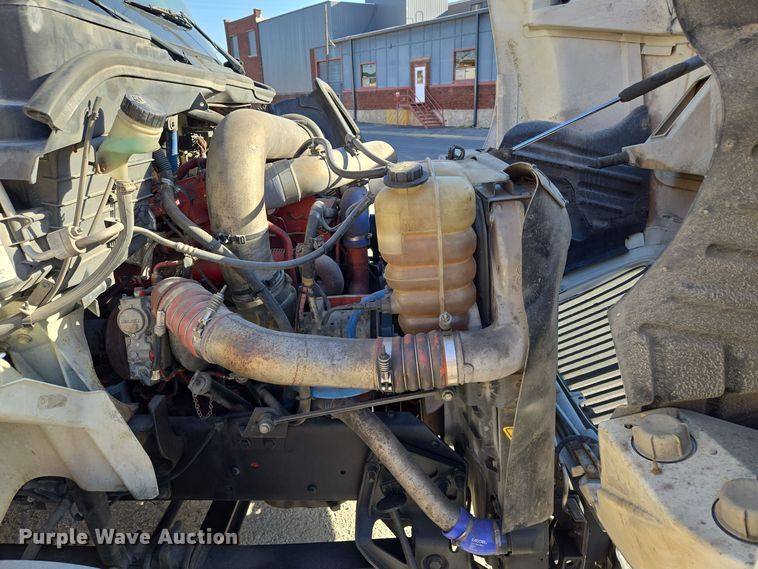 image for item EE8568 2010 International  8600 semi truck