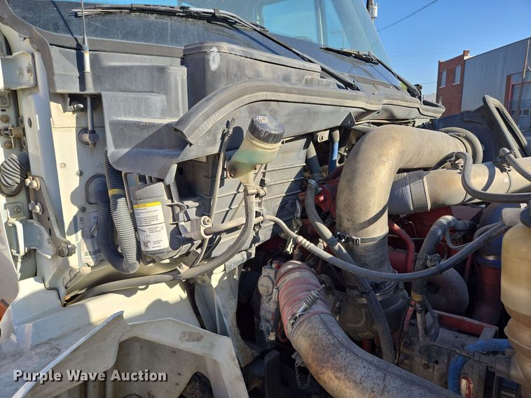 image for item EE8568 2010 International  8600 semi truck