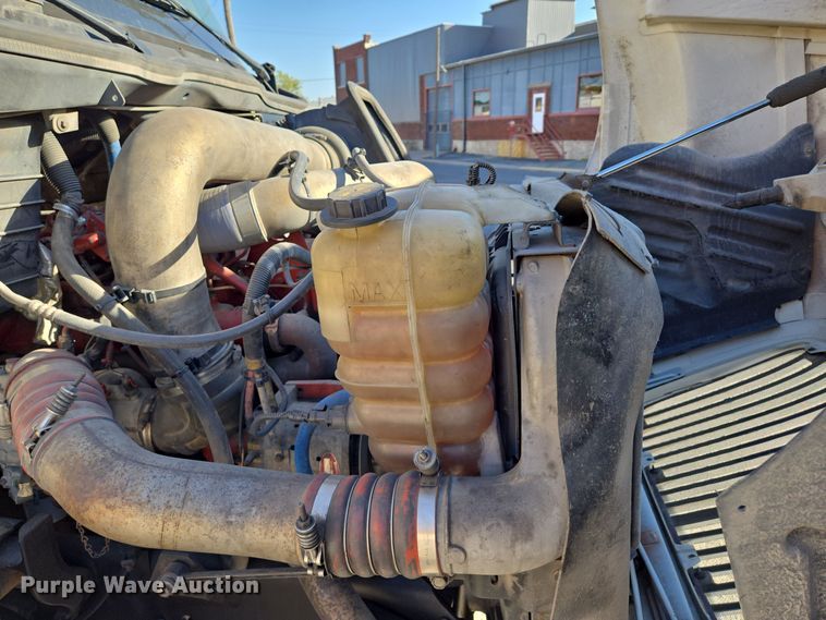 image for item EE8568 2010 International  8600 semi truck