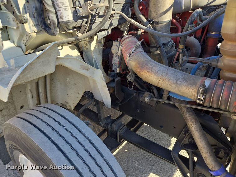 image for item EE8568 2010 International  8600 semi truck