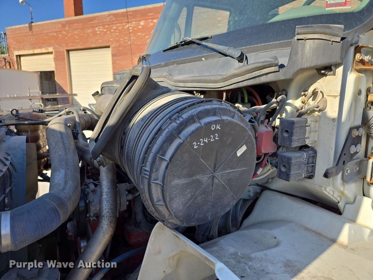 image for item EE8568 2010 International  8600 semi truck