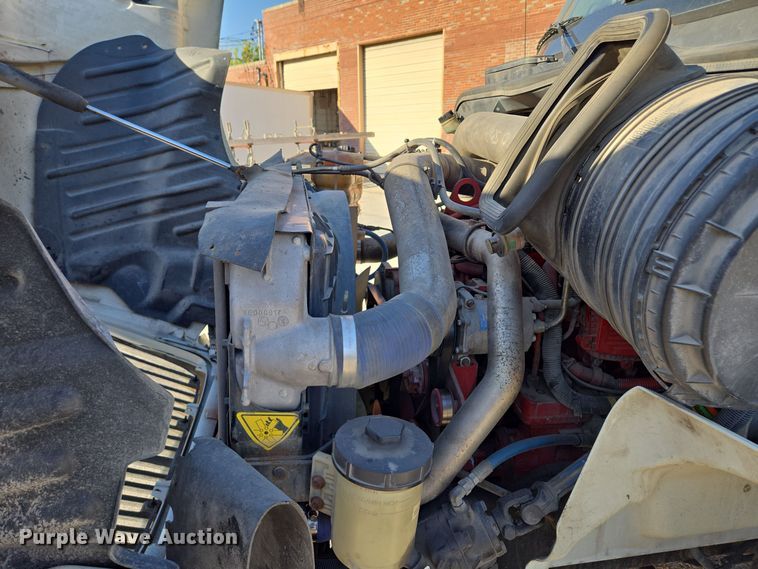 image for item EE8568 2010 International  8600 semi truck